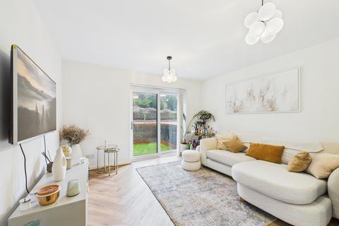 1 bedroom flat for sale, Flat 11, Litton Court, London Road, Loudwater, High Wycombe, Buckinghamshire, HP10 9RZ