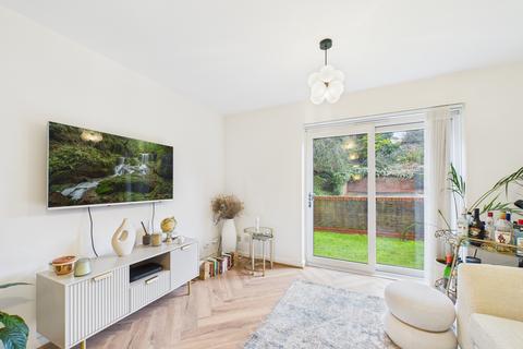 1 bedroom flat for sale, Flat 11, Litton Court, London Road, Loudwater, High Wycombe, Buckinghamshire, HP10 9RZ