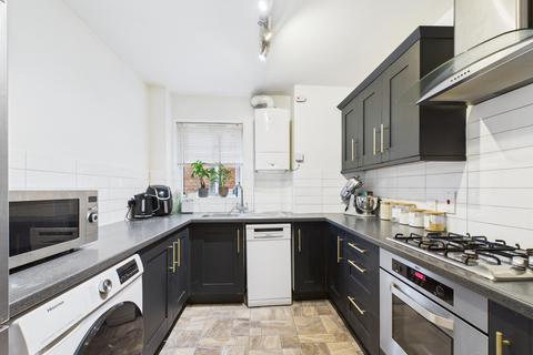 1 bedroom flat for sale, Flat 11, Litton Court, London Road, Loudwater, High Wycombe, Buckinghamshire, HP10 9RZ
