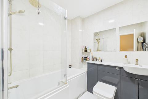 1 bedroom flat for sale, Flat 11, Litton Court, London Road, Loudwater, High Wycombe, Buckinghamshire, HP10 9RZ