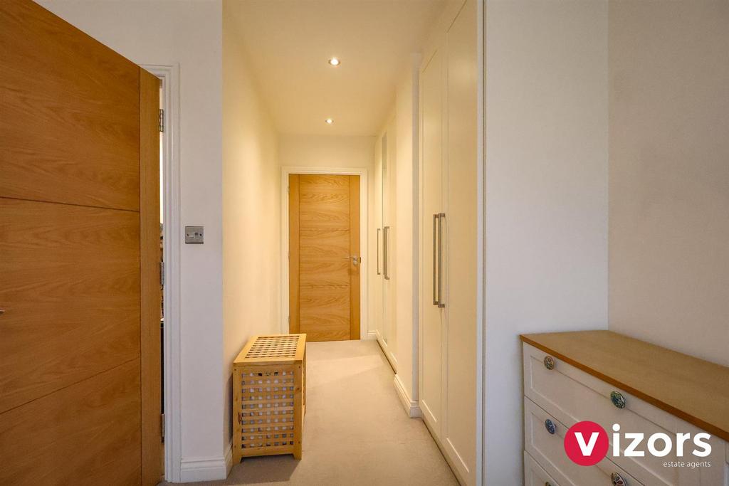 Dressing Area (Bed 1)