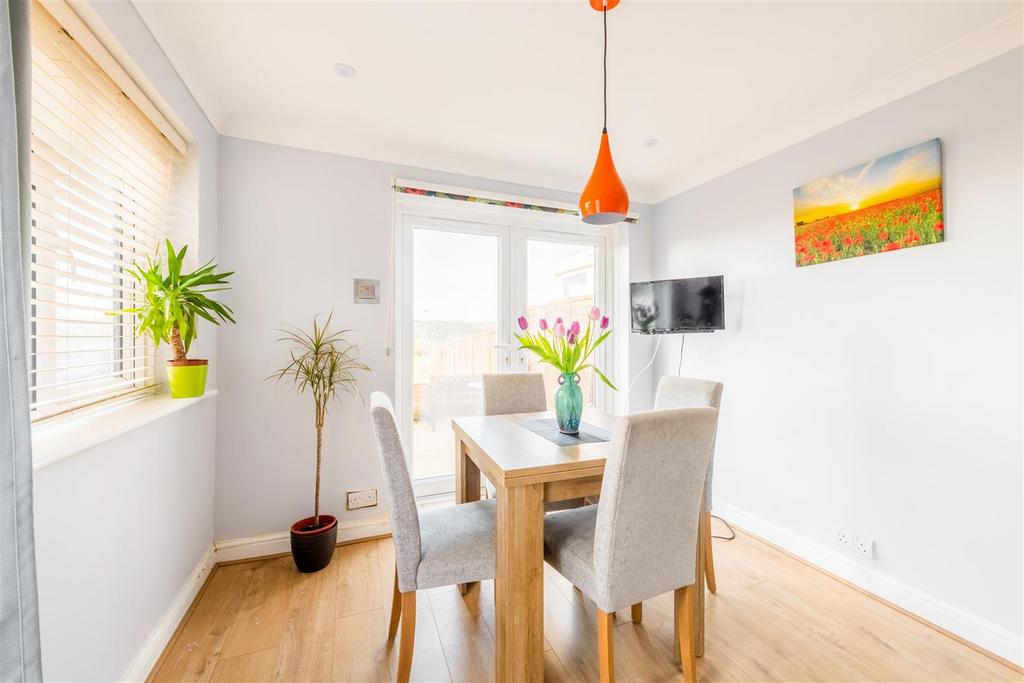 45 Broomfield Drive-4.jpg