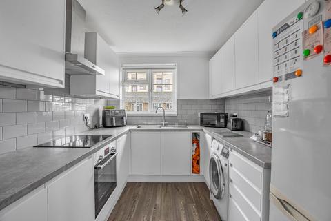 Kingfisher Drive, Staines-upon-Thames, TW18