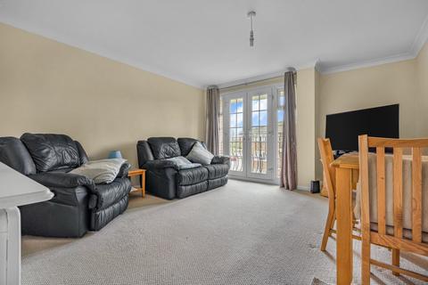 2 bedroom apartment for sale, Kingfisher Drive, Staines-upon-Thames, TW18