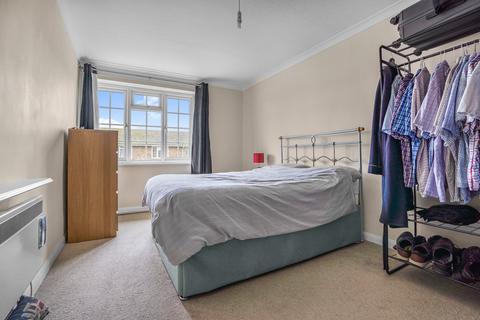 2 bedroom apartment for sale, Kingfisher Drive, Staines-upon-Thames, TW18