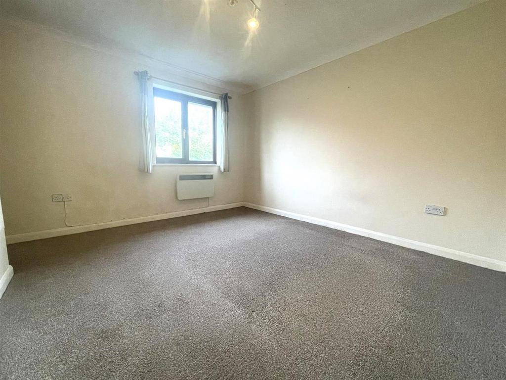 Bedroom 1.JPG