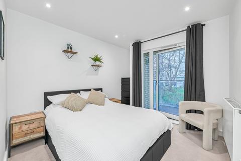 2 bedroom flat for sale, Fairbourne Road, Clapham, London, SW4
