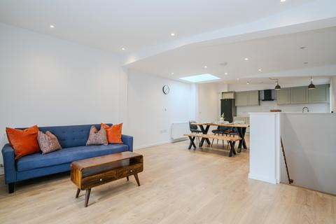 2 bedroom townhouse for sale, Elm Grove, London SW19