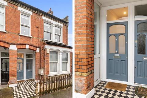 3 bedroom flat for sale, Longfield Street, London