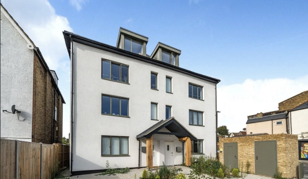 Sw19 6af Haydons Road, London SW19 1 bed flat - £1,550 pcm (£358 pw)