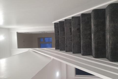 4 bedroom house share to rent, Lingard Close