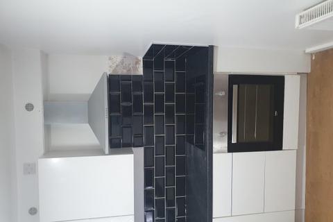 4 bedroom house share to rent, Lingard Close