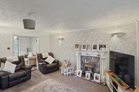 4 bedroom detached house for sale, Balmoral Road, Farnworth