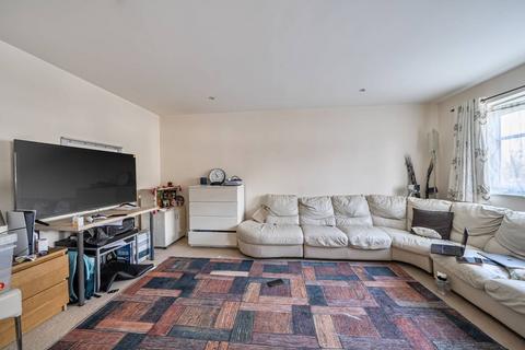 2 bedroom flat for sale, Elm Park Road, Pinner, HA5