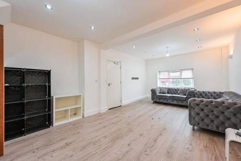 2 bedroom house to rent, Albert Road, Silvertown, London, E16