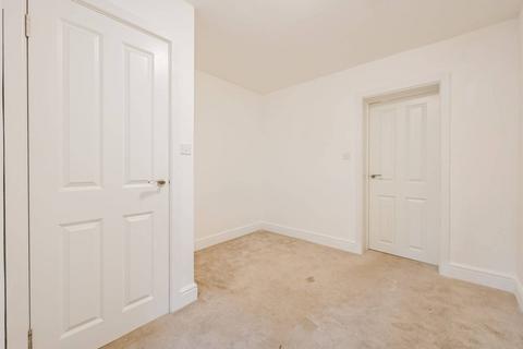 2 bedroom house to rent, Albert Road, Silvertown, London, E16