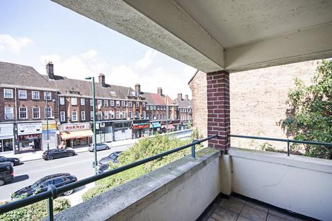 Studio to rent, Finchley Road, Temple Fortune, London, NW11
