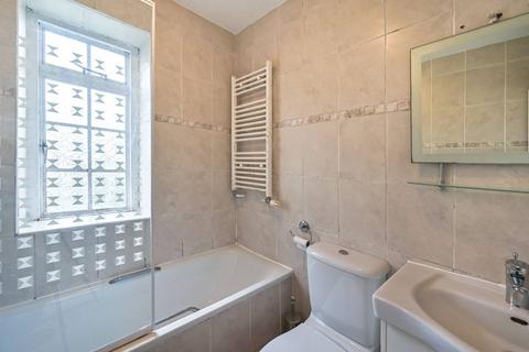 Studio to rent, Finchley Road, Temple Fortune, London, NW11
