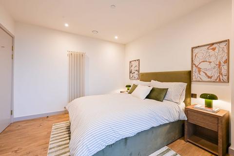 Studio to rent, The Eades, Selborne Road, Walthamstow, E17