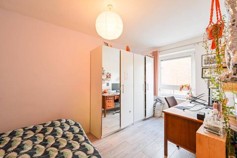 3 bedroom maisonette for sale, London E3