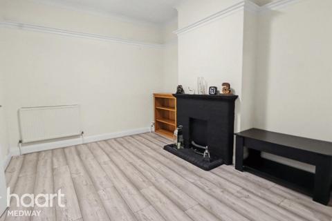 3 bedroom end of terrace house to rent, Brompton Lane, Rochester