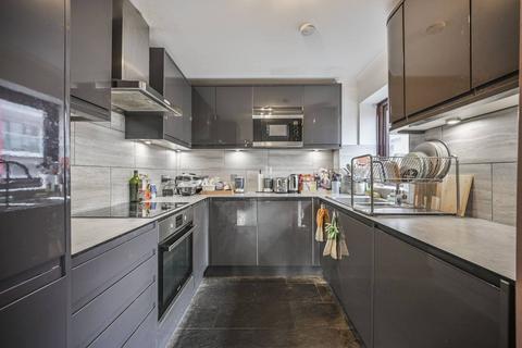2 bedroom flat to rent, Fletcher Street, Tower Hamlets, London, E1
