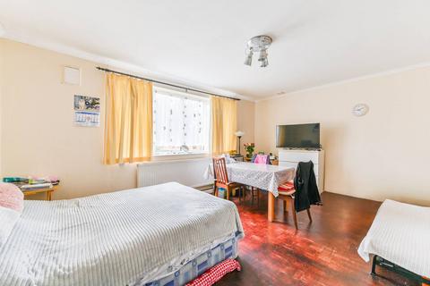 2 bedroom flat to rent, KUALA GARDENS, Norbury, London, SW16