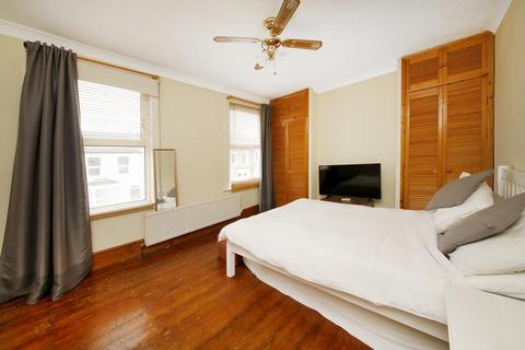 2 bedroom terraced house to rent, Thompson Road, East Dulwich, London, SE22