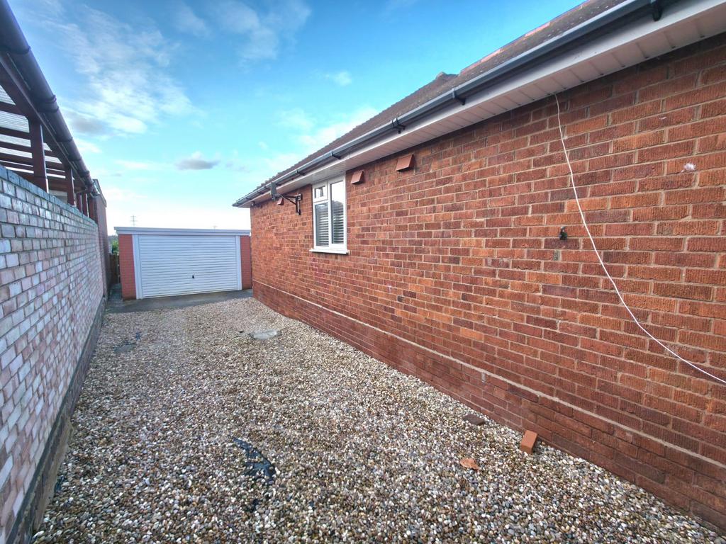 Driveway/ Garage