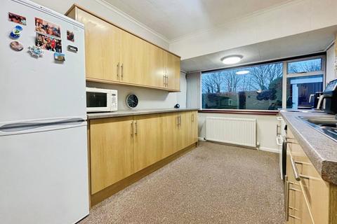 2 bedroom bungalow to rent, Lulworth Avenue, West Yorkshire LS15