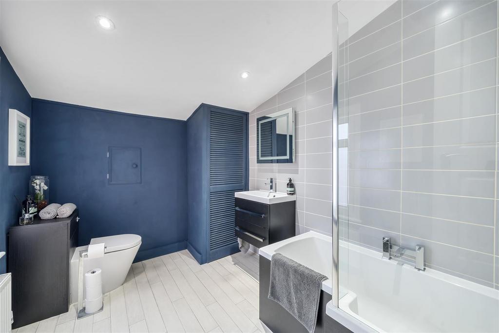 Ensuite Bath/Shower Room