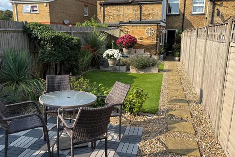 3 bedroom terraced house for sale, Oatlands Road, Burgh Heath, Surrey