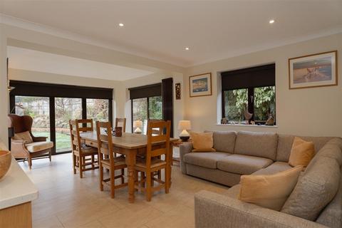 undefined, Ladyegate Close, Dorking