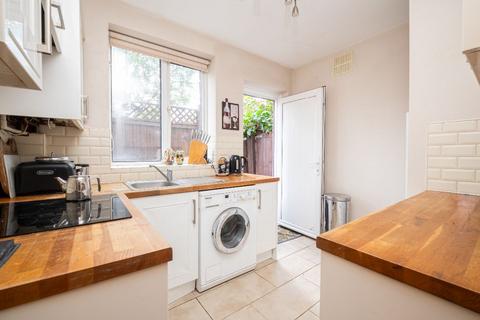 2 bedroom maisonette for sale, Fulwood Gardens, Twickenham