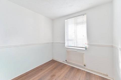 3 bedroom flat for sale, Crampton House, Patmore Estate, Nine Elms, London, SW8