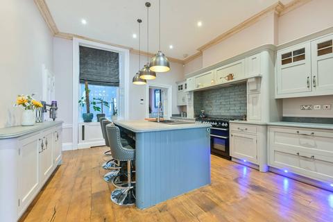 4 bedroom flat for sale, John Street, Bloomsbury, London, WC1N