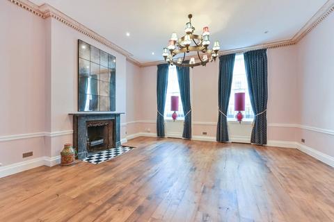 4 bedroom flat for sale, John Street, Bloomsbury, London, WC1N