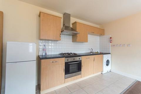2 bedroom flat to rent, Norwood Road, West Norwood, London, SE27