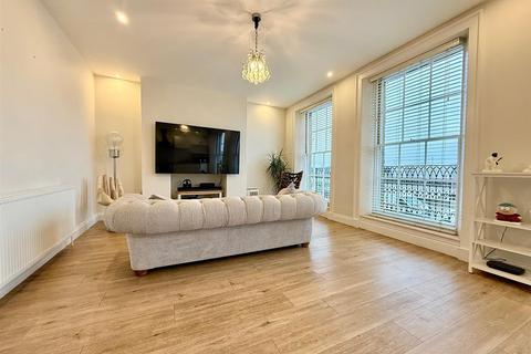 1 bedroom apartment for sale, South Quay, Great Yarmouth