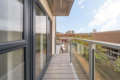 2 bedroom flat to rent, Goldhawk Road, London W12