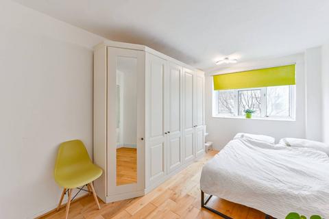 1 bedroom flat for sale, Morgan Court, Battersea Square, London, SW11