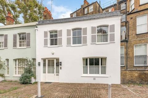 3 bedroom terraced house to rent, Lennox Gardens Mews, Knightsbridge, London SW1X