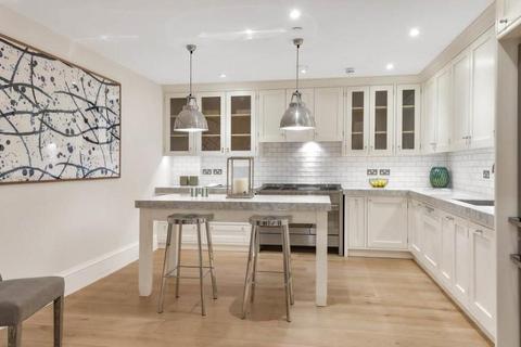 3 bedroom terraced house to rent, Lennox Gardens Mews, Knightsbridge, London SW1X