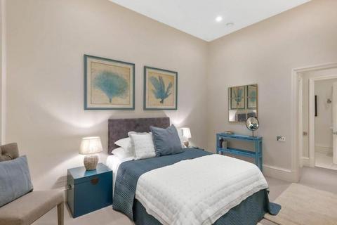3 bedroom terraced house to rent, Lennox Gardens Mews, Knightsbridge, London SW1X