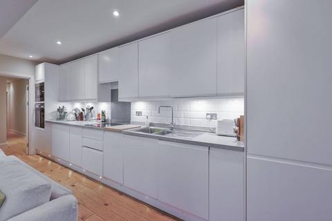 3 bedroom flat for sale, Earls Court Square, Earls Court, London, SW5