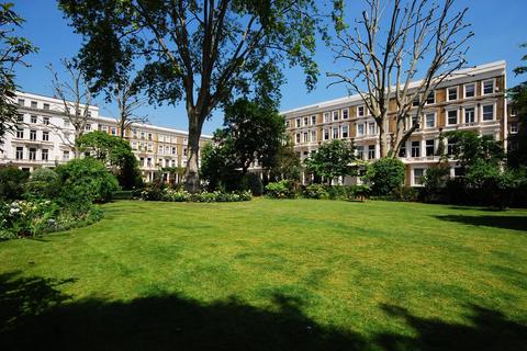 3 bedroom flat for sale, Earls Court Square, Earls Court, London, SW5
