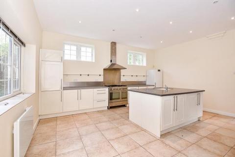 undefined, Windlesham,  Surrey,  GU20