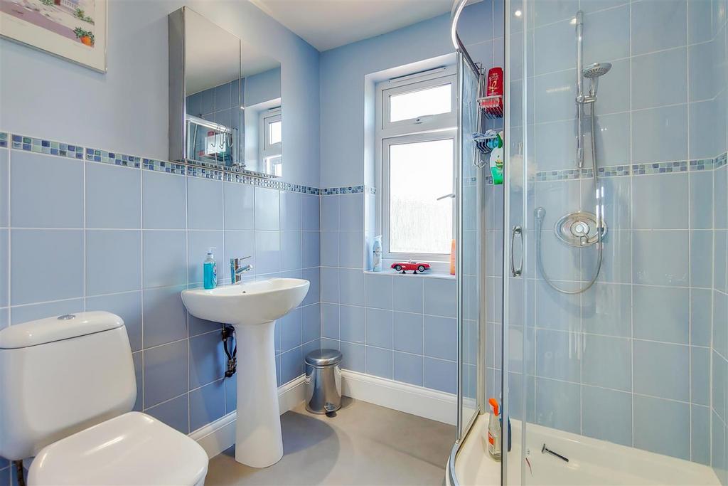 14 Bathroom-0.jpg