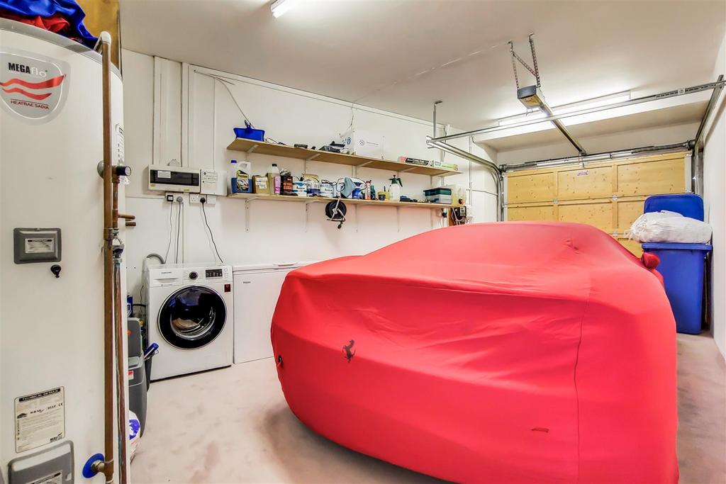 6 Garage-0.jpg