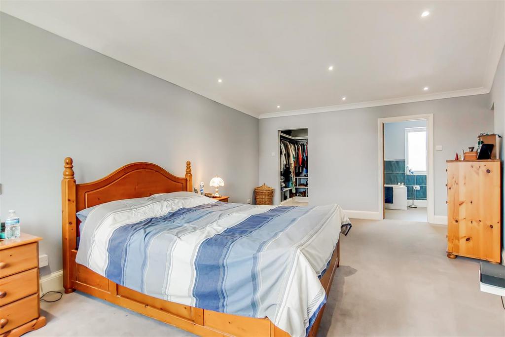 9 Master Bedroom-0.jpg
